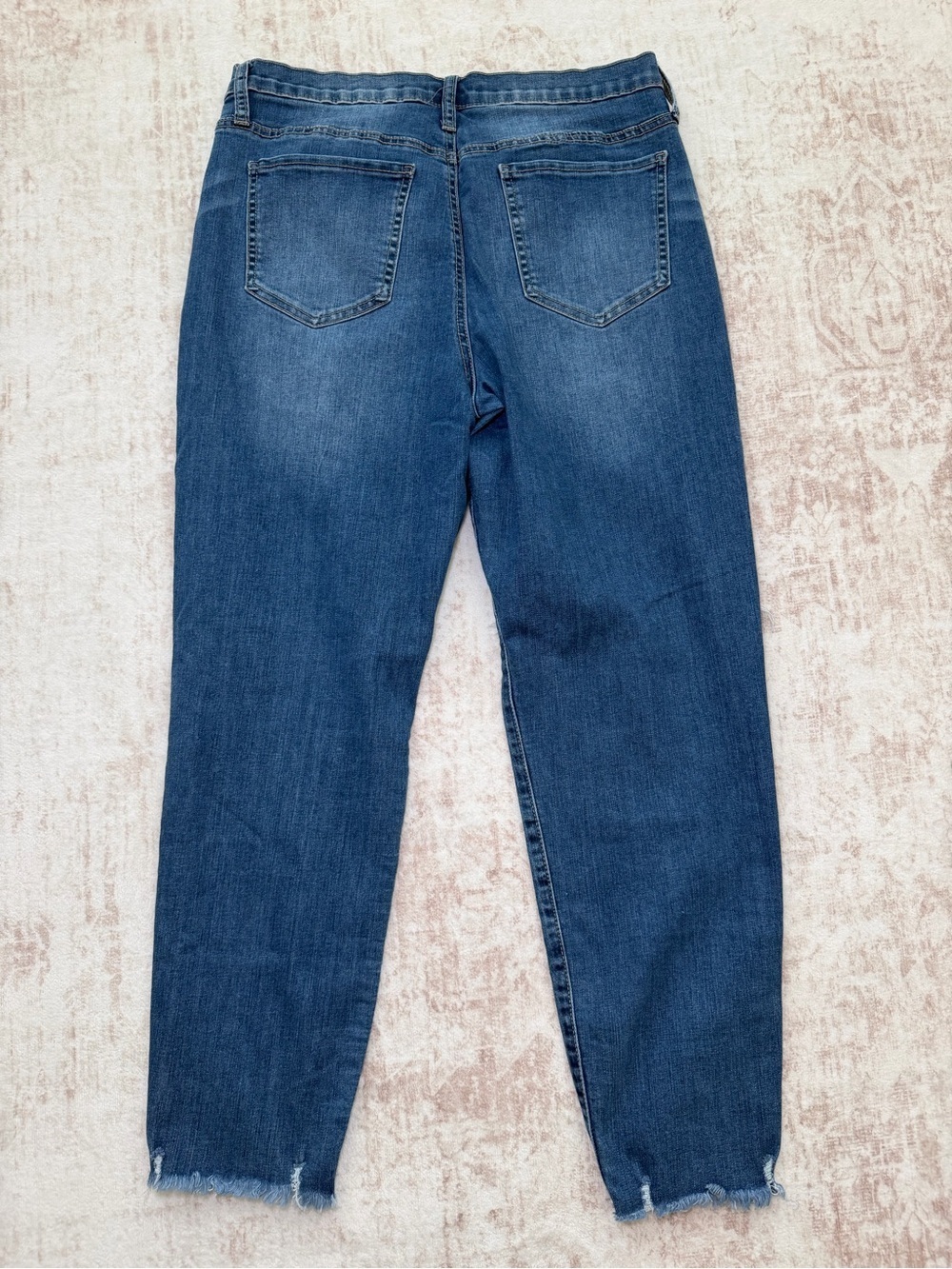 SO High Rise Distressed Mom Jeans Women’s Size 13 31W - Picture 5 of 7